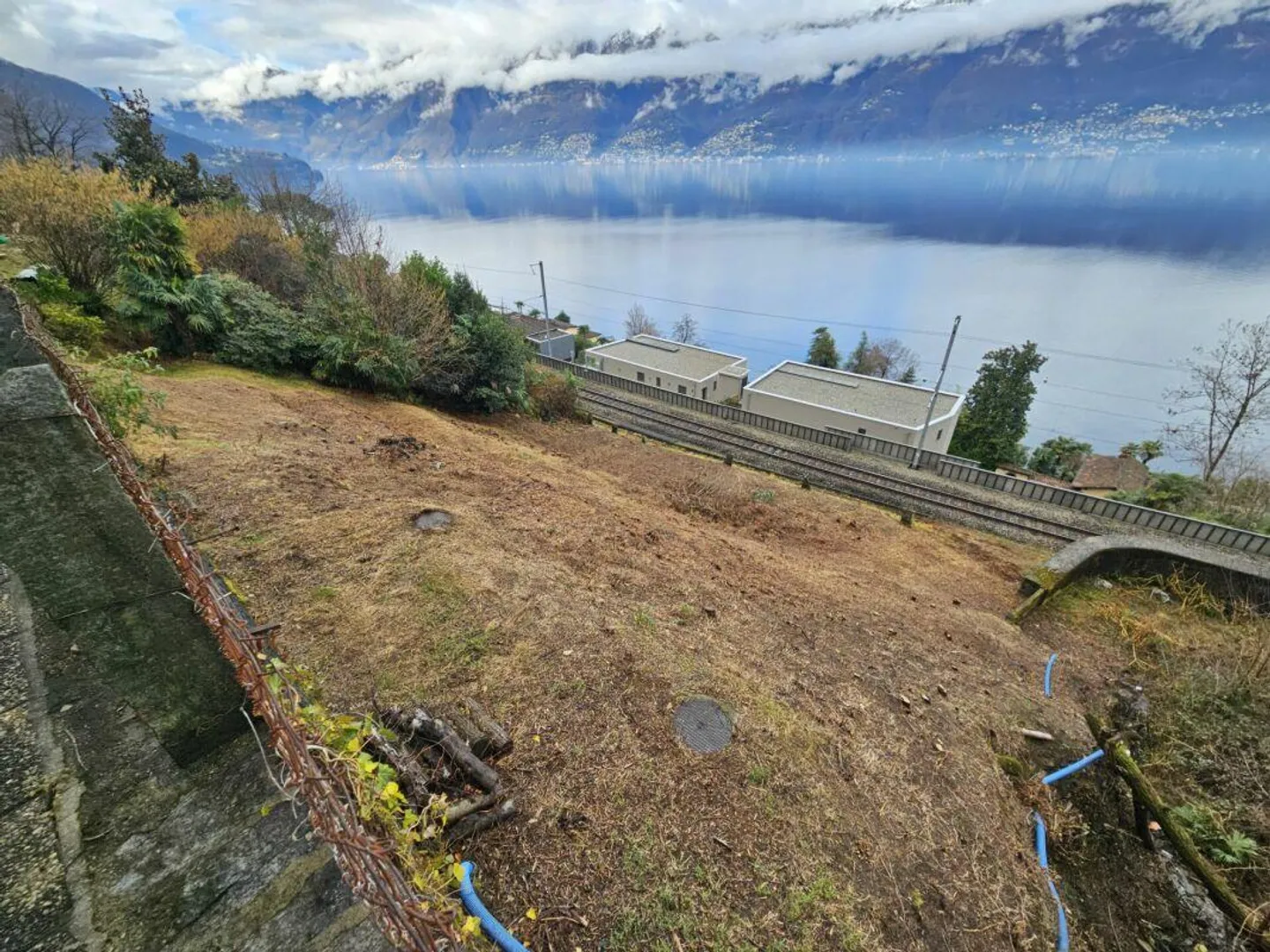 GAMBAROGNO - Property in need of renovation with three apartments - Photo 7 of 21