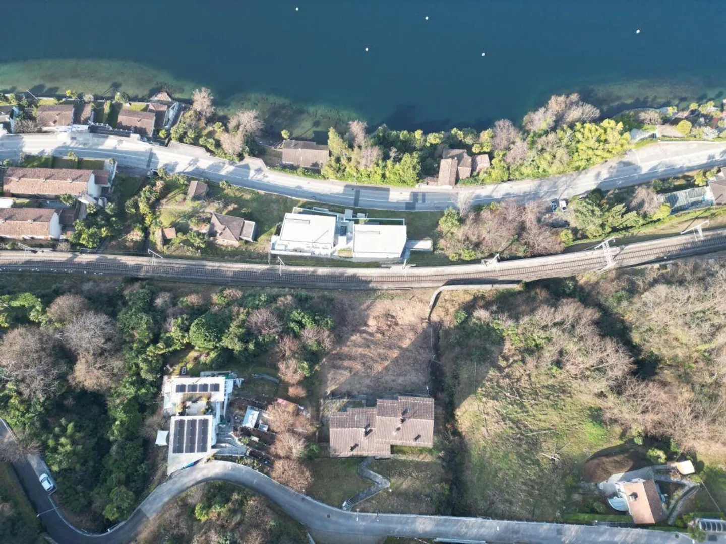 GAMBAROGNO - Property in need of renovation with three apartments - Photo 8 of 21