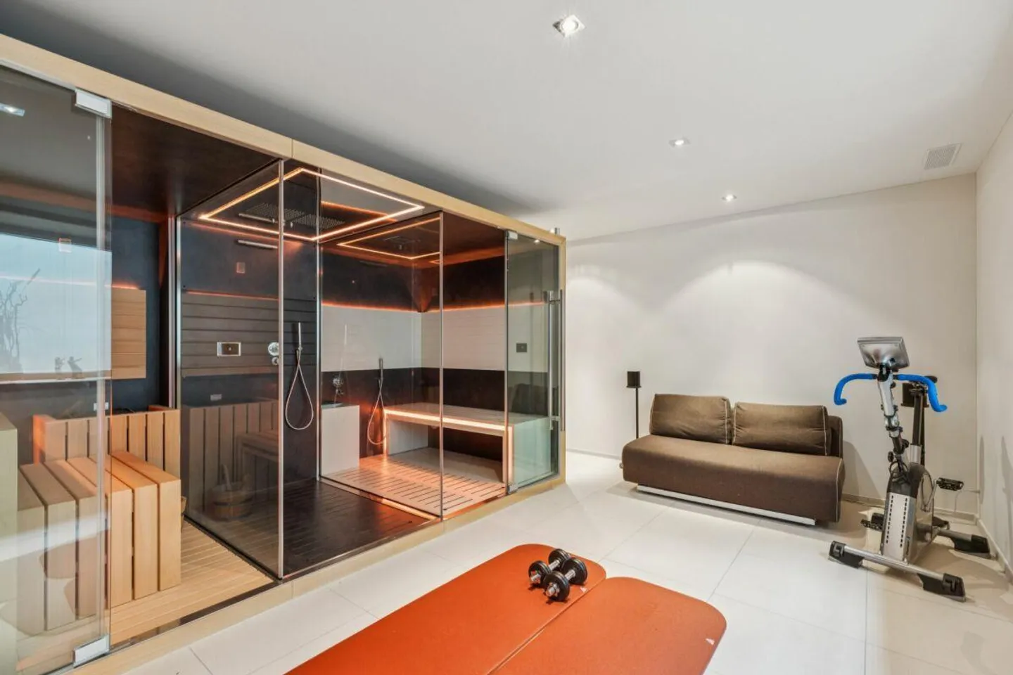 Una casa da godere - Elegante casa di 5,5 stanze con piscina, sauna e comfort - Foto 9 di 9