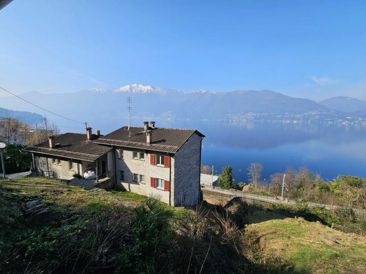 GAMBAROGNO - Property in need of renovation with three apartments - Photo 9 of 21