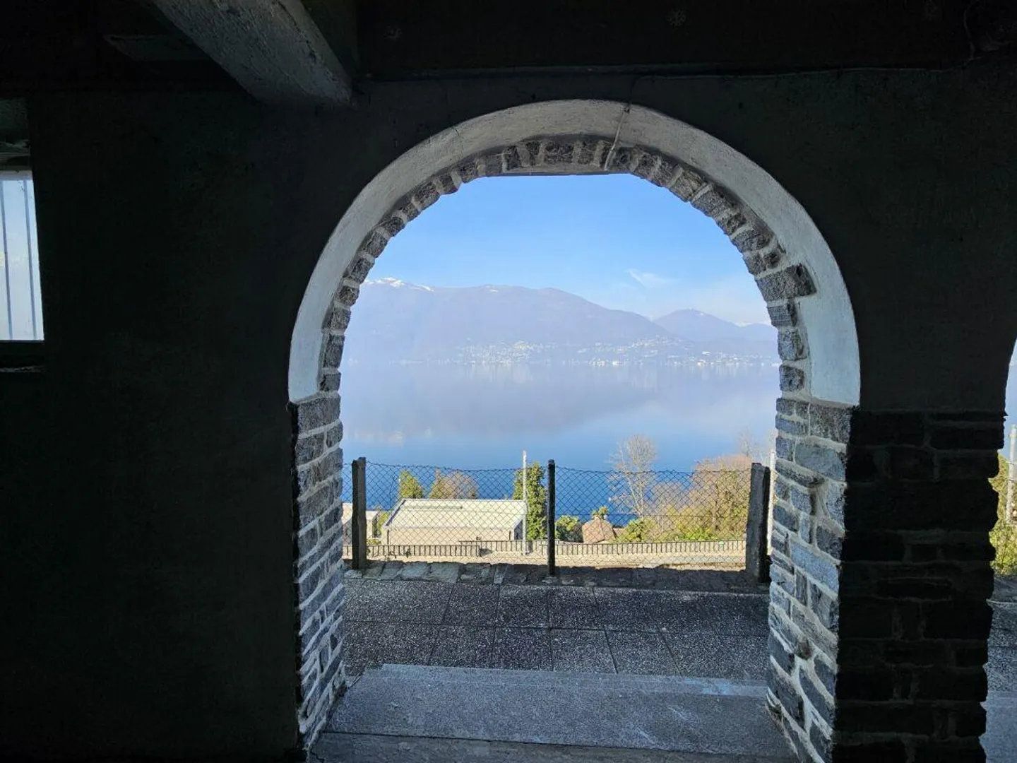 GAMBAROGNO - Property in need of renovation with three apartments - Photo 10 of 21