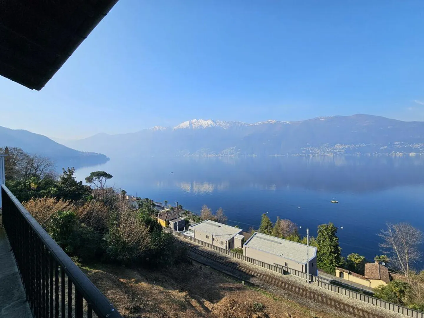 GAMBAROGNO - Property in need of renovation with three apartments - Photo 11 of 21