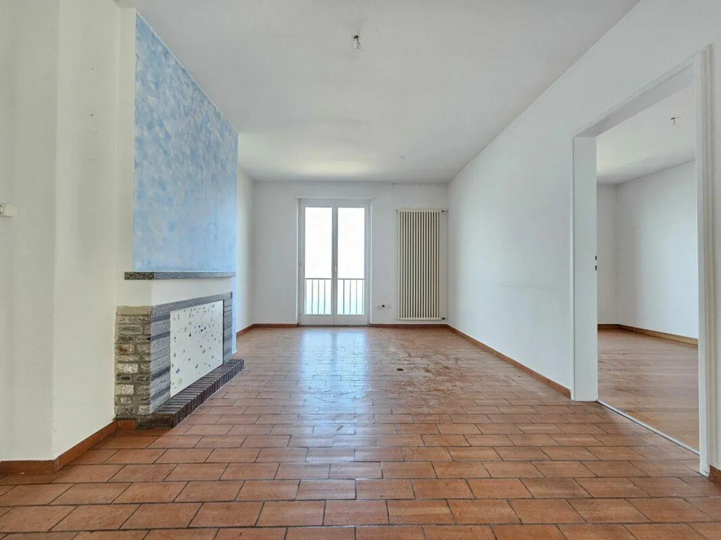 GAMBAROGNO - Property in need of renovation with three apartments - Photo 15 of 21