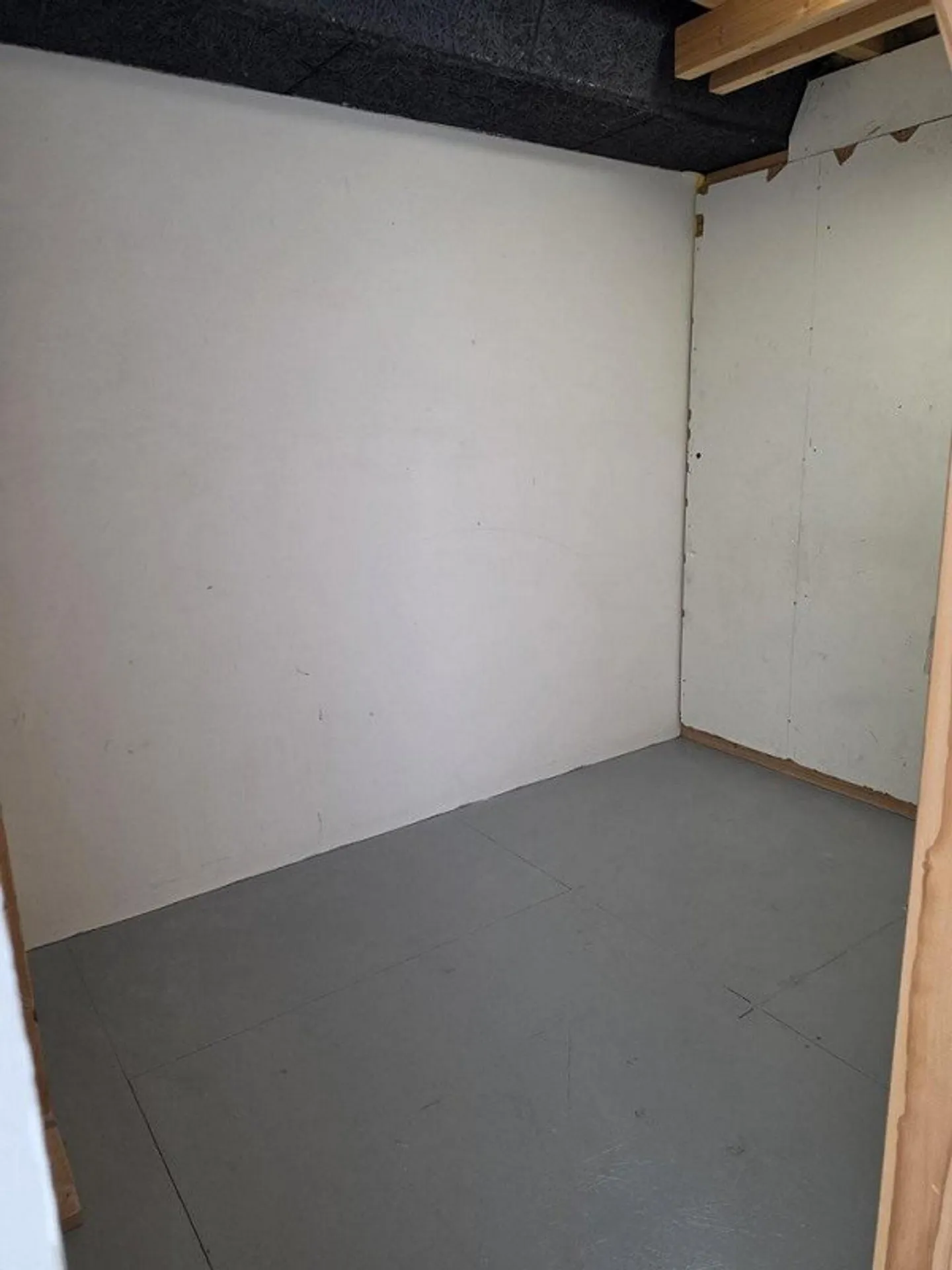 Spacious Commercial Space - Photo 4 of 4
