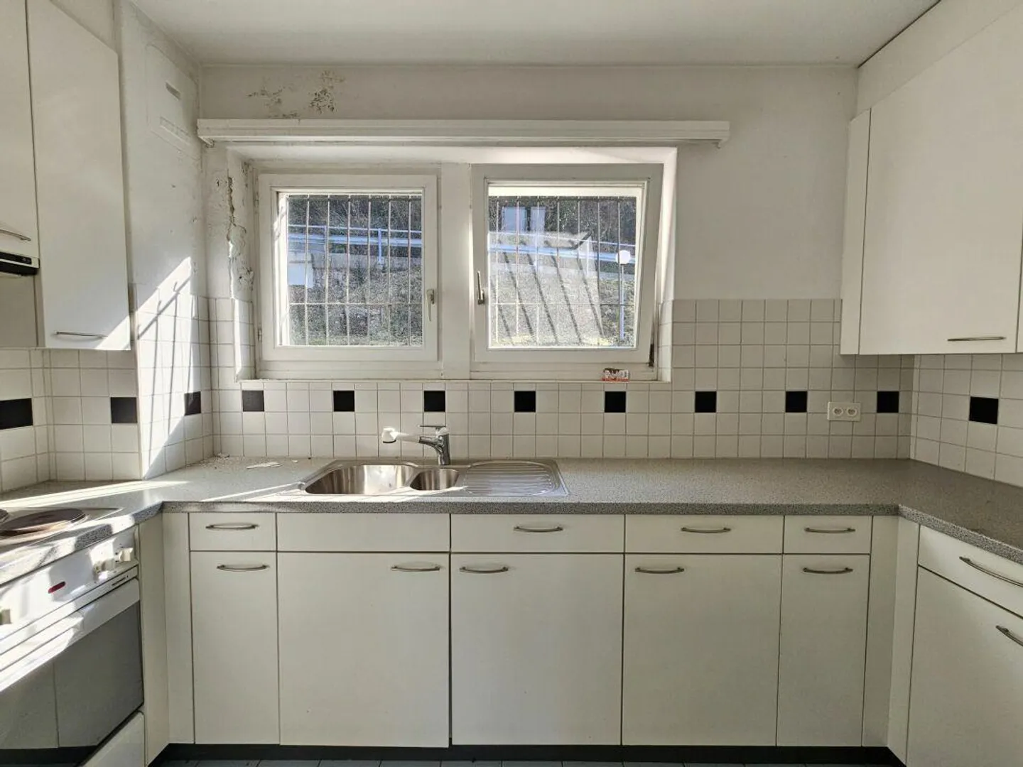 GAMBAROGNO - Property in need of renovation with three apartments - Photo 16 of 21