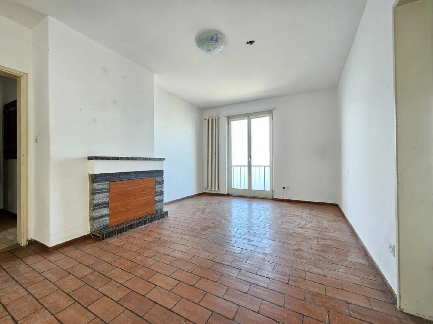 GAMBAROGNO - Property in need of renovation with three apartments - Photo 18 of 21