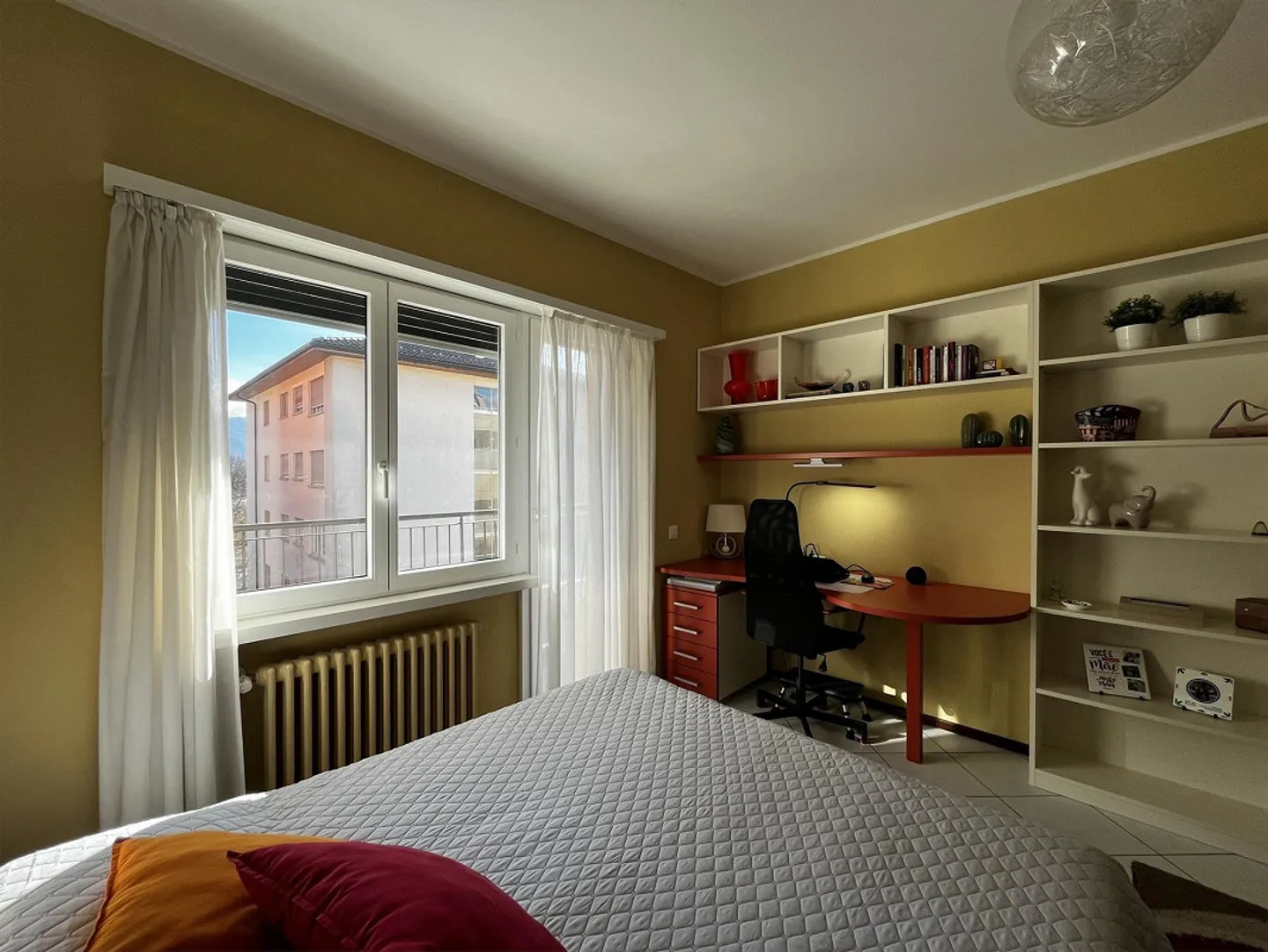 ZU VERKAUFEN HELL UND PRAKTISCH WOHNUNG IN CASSARATE - Foto 6 von 9