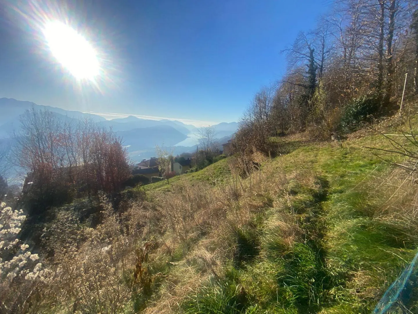Baugrundstück 2141 m2 sehr ruhig, sonnig mit Aussicht ... - Foto 2 von 12