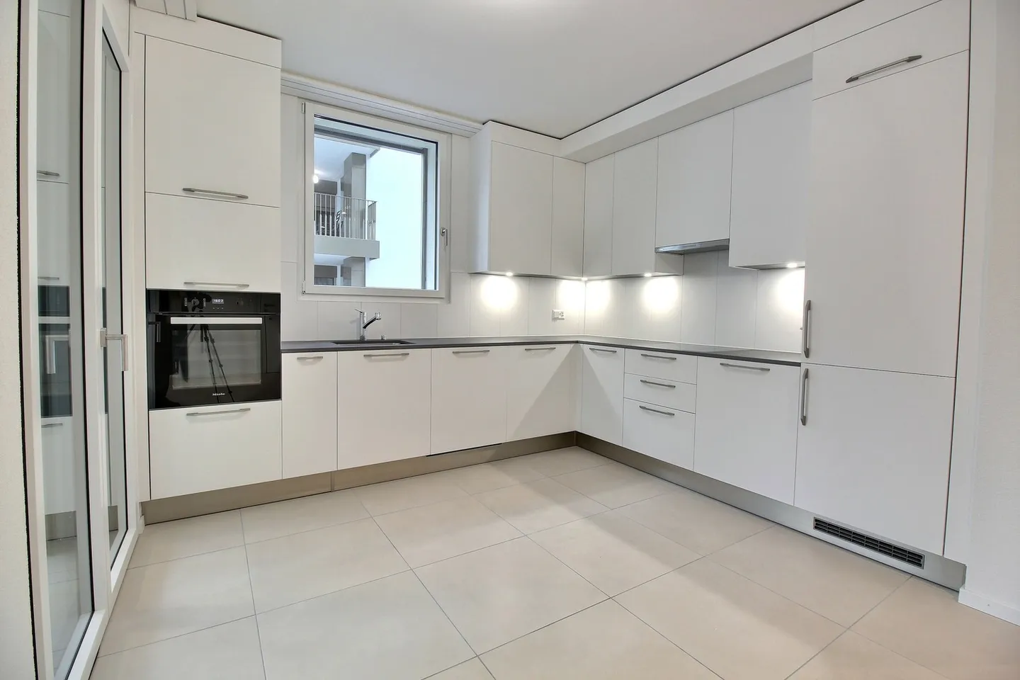 5,5 pièces neuf au 1er étage ! - Photo 2 sur 13