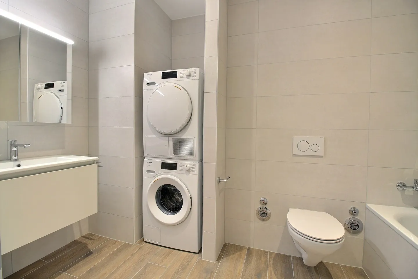 5,5 pièces neuf au 1er étage ! - Photo 3 sur 13