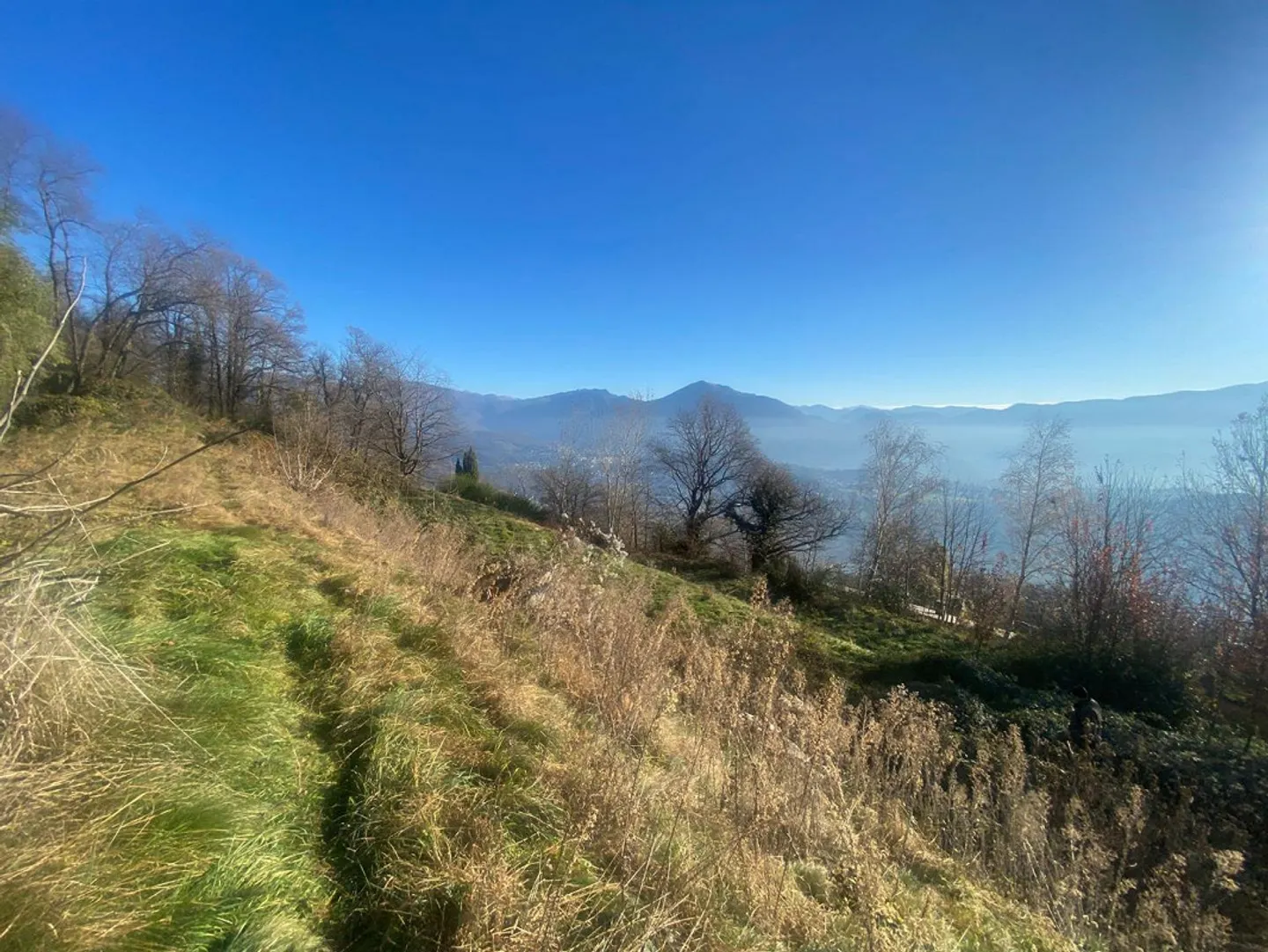 Baugrundstück 2141 m2 sehr ruhig, sonnig mit Aussicht ... - Foto 7 von 12