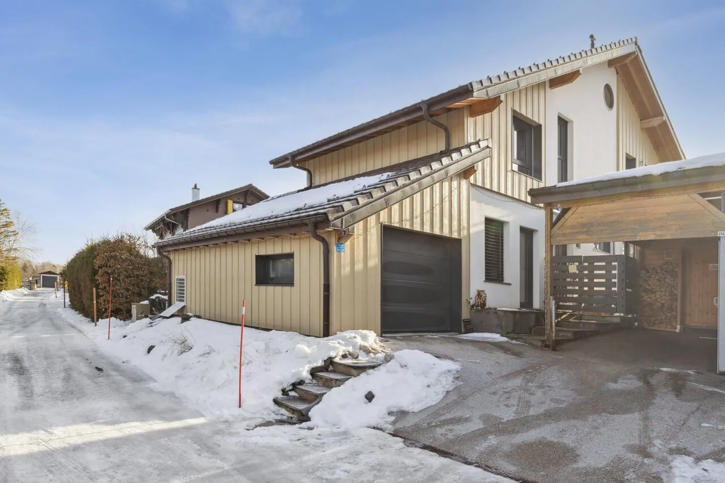 SUPERBE INDIVIDUELLE VILLA MIT GARTEN UND PERGOLAS - Foto 2 von 13