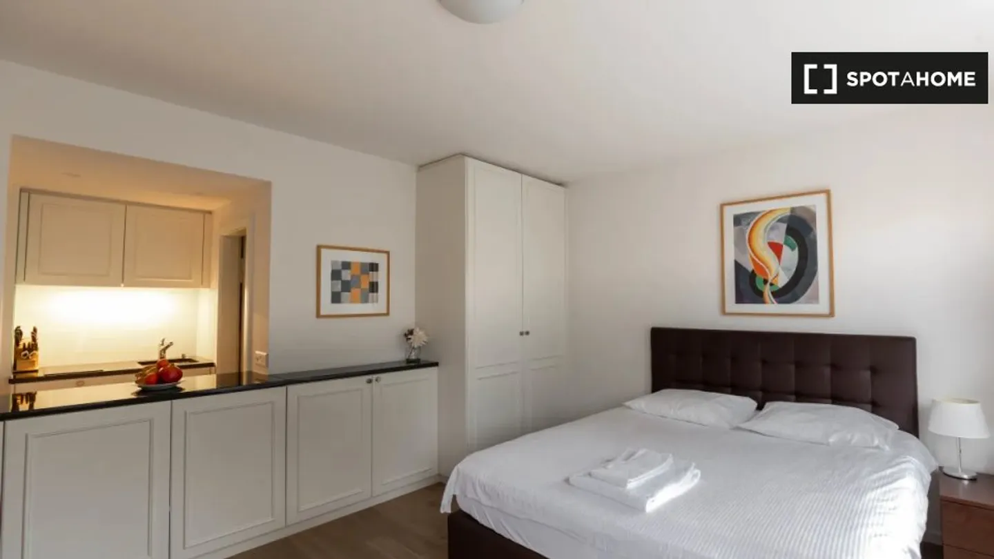 Discover, visit and rent your new home online with full confidence. - Photo 2 of 6