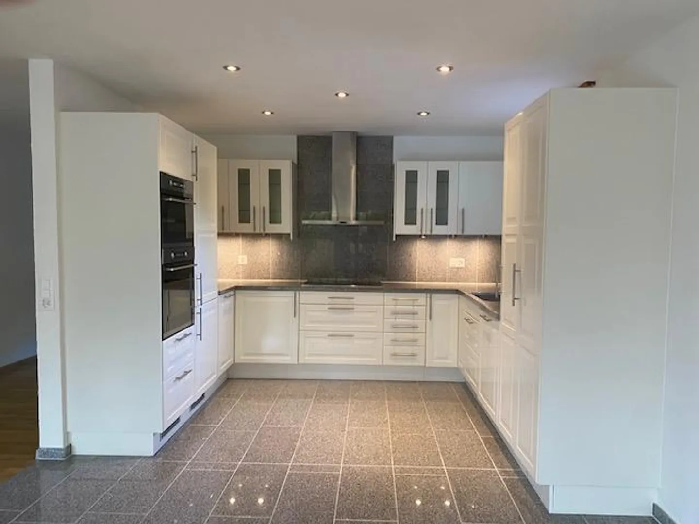 Modernly designed duplex apartment - Photo 4 of 5