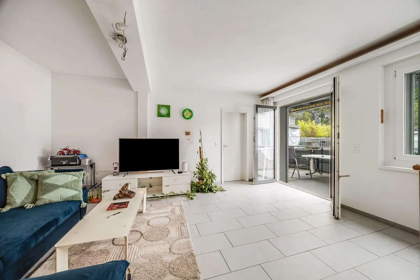 Cozy 2.5 Room Apartment with Stunning View in Gersau - Photo 2 of 7