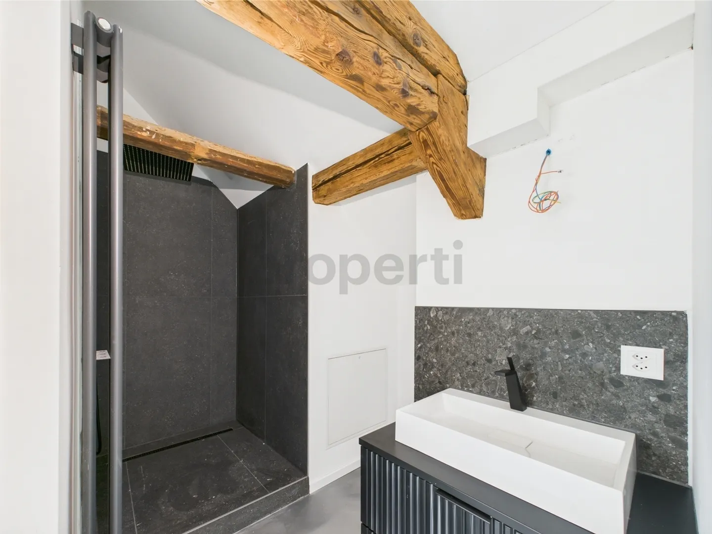 Loft moderne avec charme et vue - Vivre au-dessus des toits de Lichtensteig - Photo 6 sur 9
