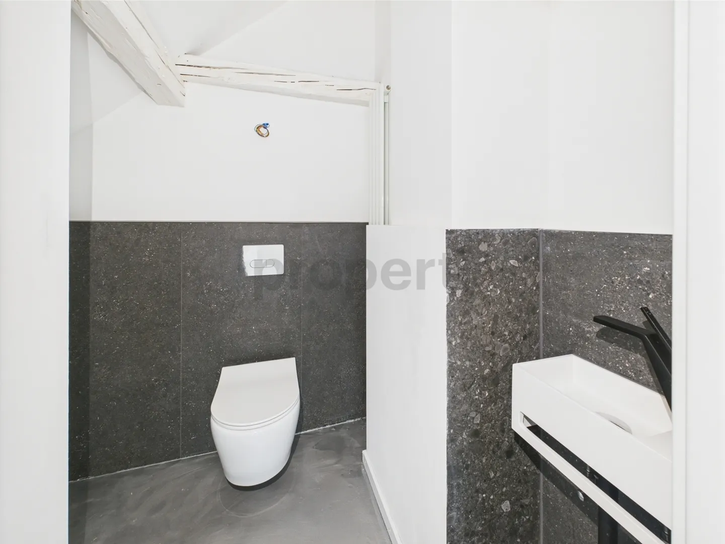 Loft moderne avec charme et vue - Vivre au-dessus des toits de Lichtensteig - Photo 7 sur 9