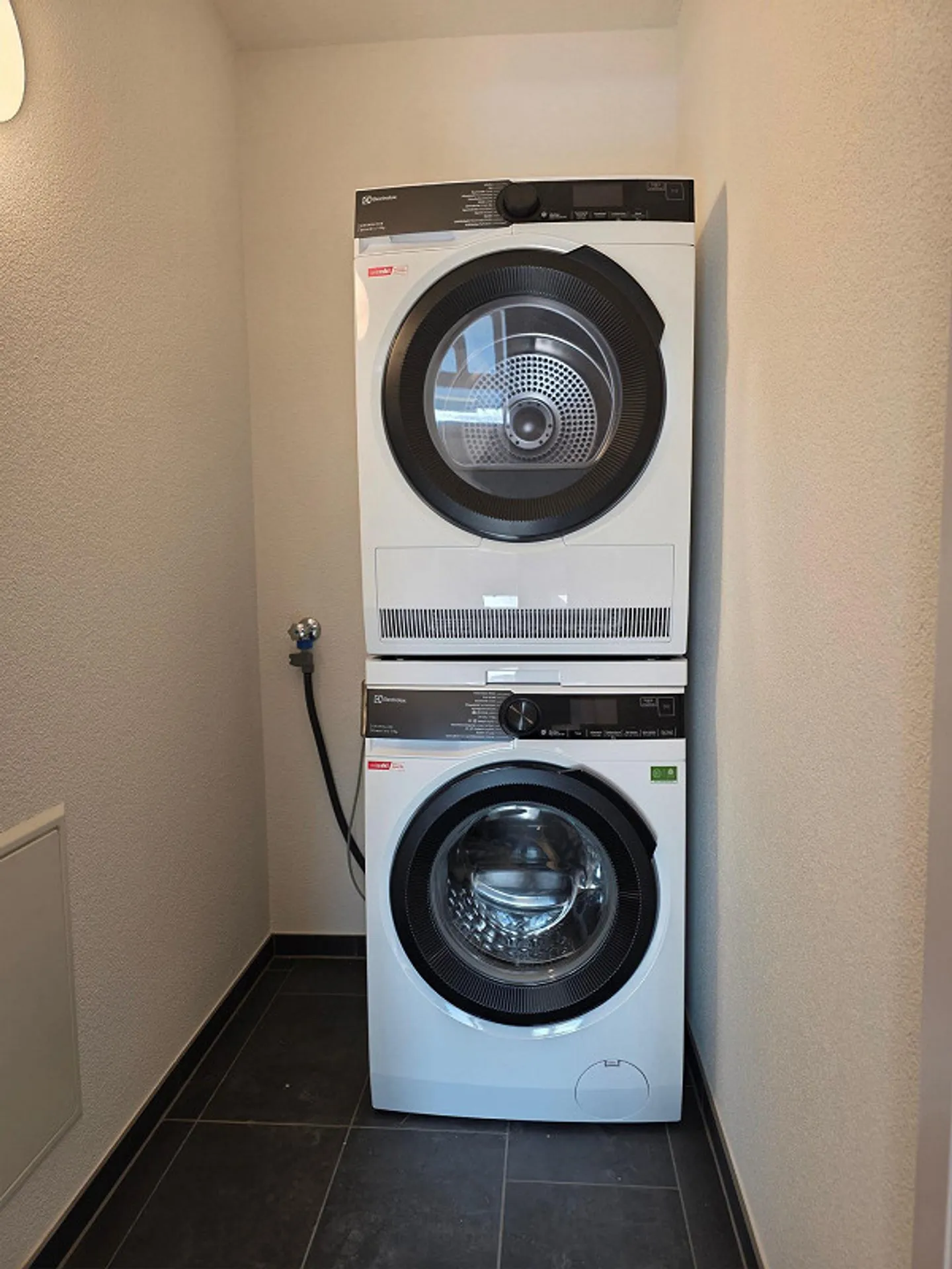 Appartement de 4.5 pièces partiellement rénové avec une grande qualité de vie - Photo 4 sur 13
