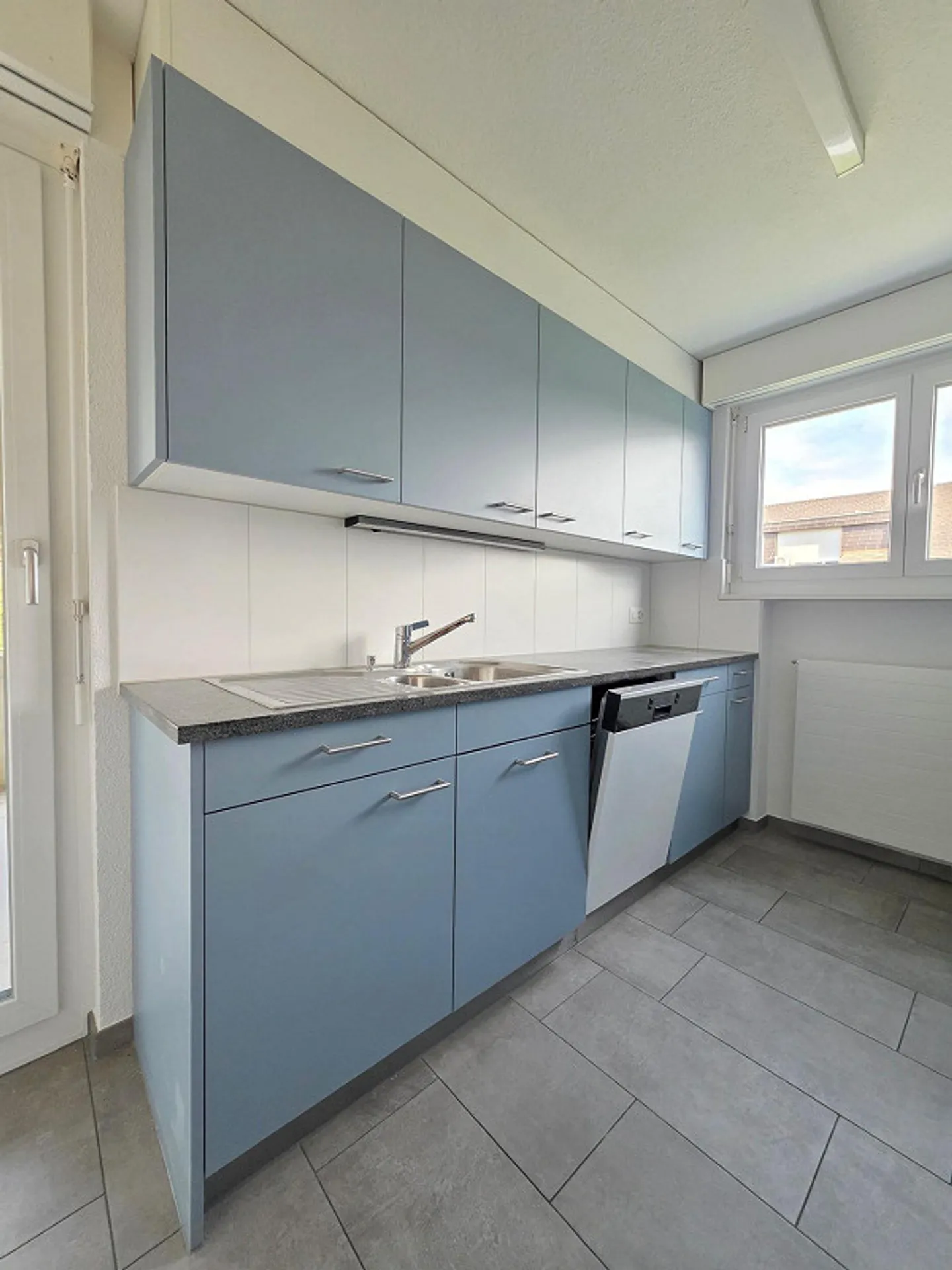 Appartement de 4.5 pièces partiellement rénové avec une grande qualité de vie - Photo 6 sur 13