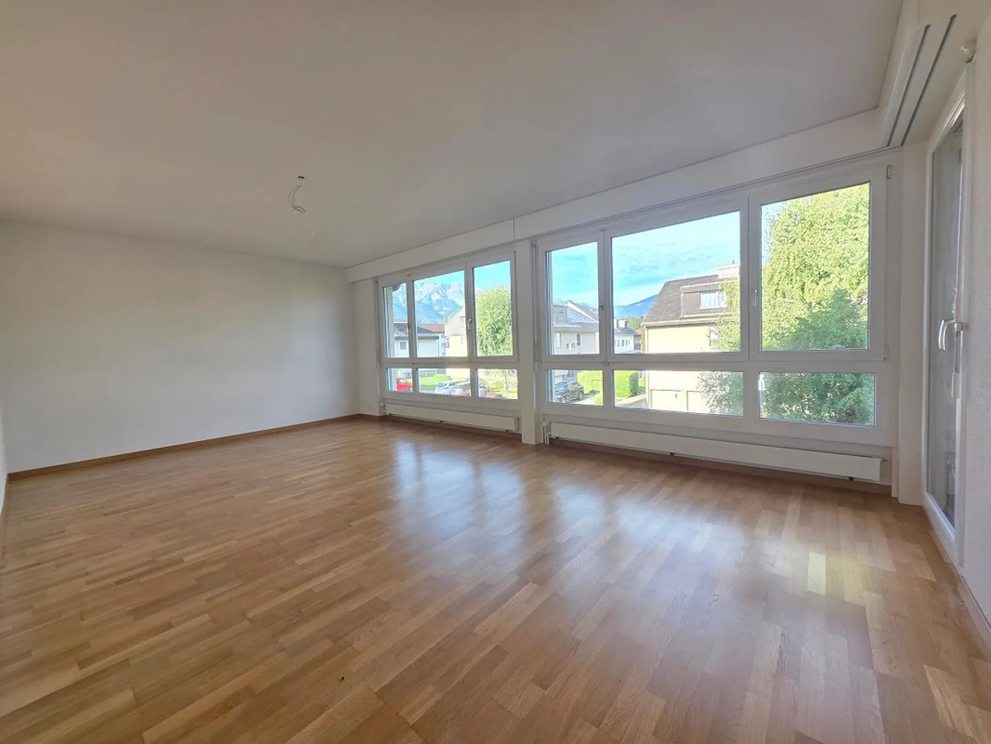 Appartement de 4.5 pièces partiellement rénové avec une grande qualité de vie - Photo 8 sur 13