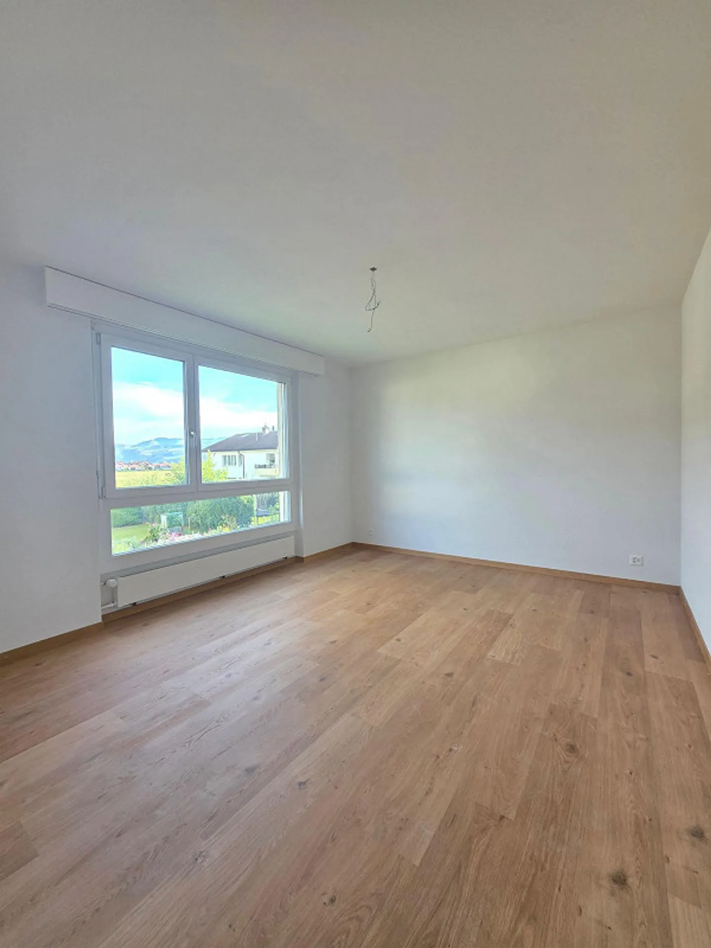 Appartement de 4.5 pièces partiellement rénové avec une grande qualité de vie - Photo 9 sur 13