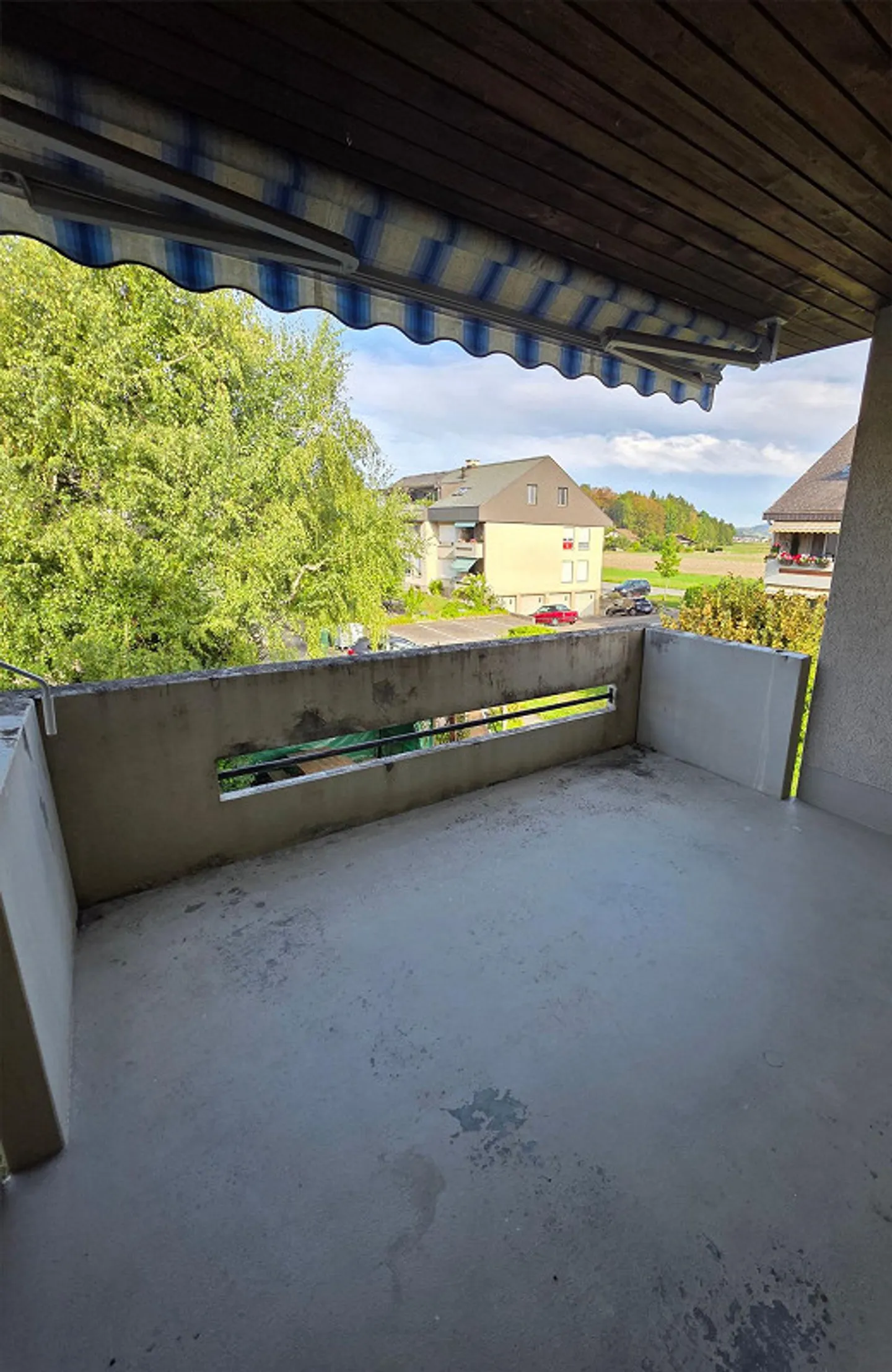 Appartement de 4.5 pièces partiellement rénové avec une grande qualité de vie - Photo 13 sur 13