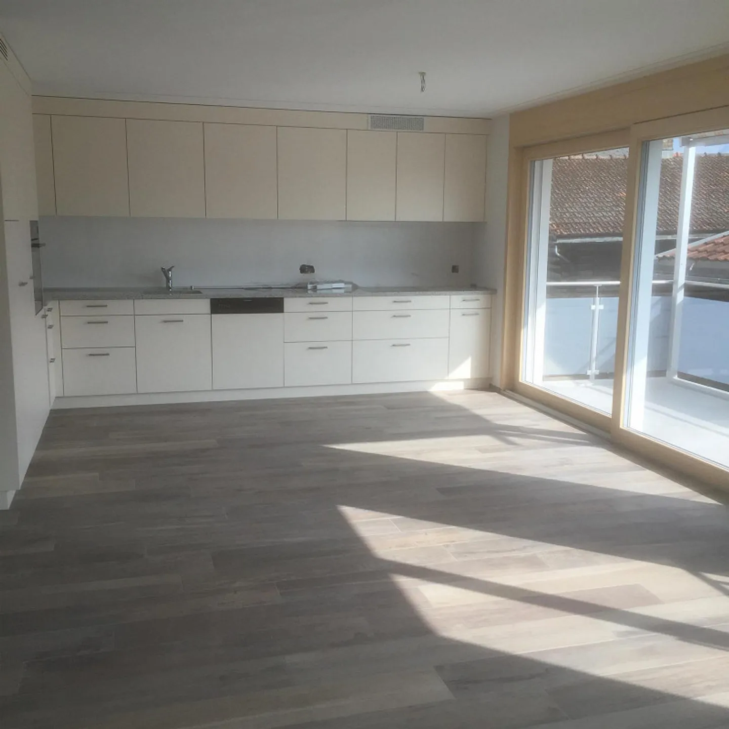 Beautiful sunny 3.5 room apartment - Photo 3 of 13