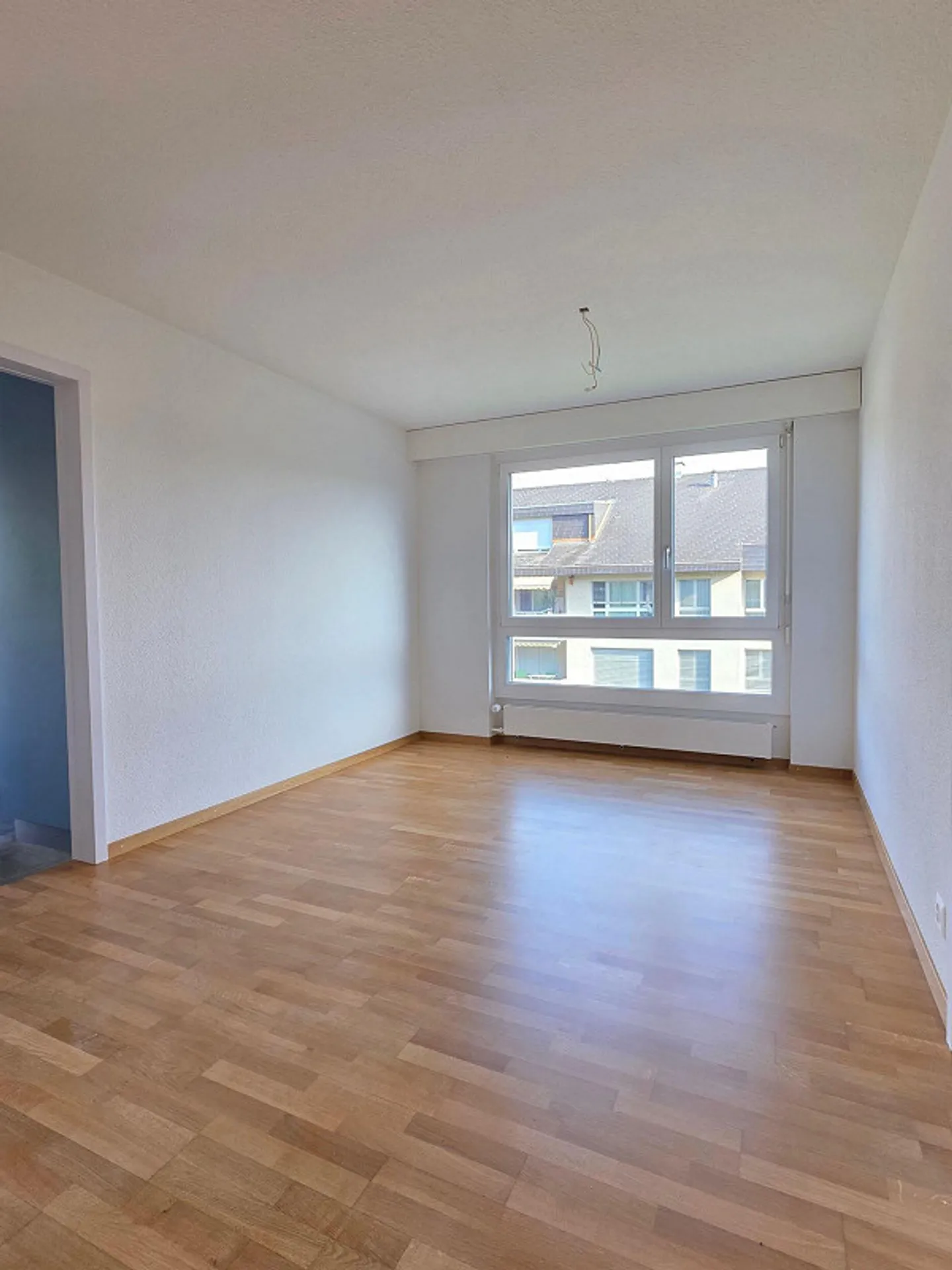 Appartement de 4.5 pièces partiellement rénové avec une grande qualité de vie - Photo 12 sur 13