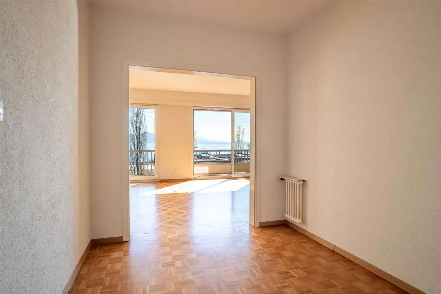 Bel appartement de 3,5 pièces avec vue sur le lac - Photo 3 sur 10