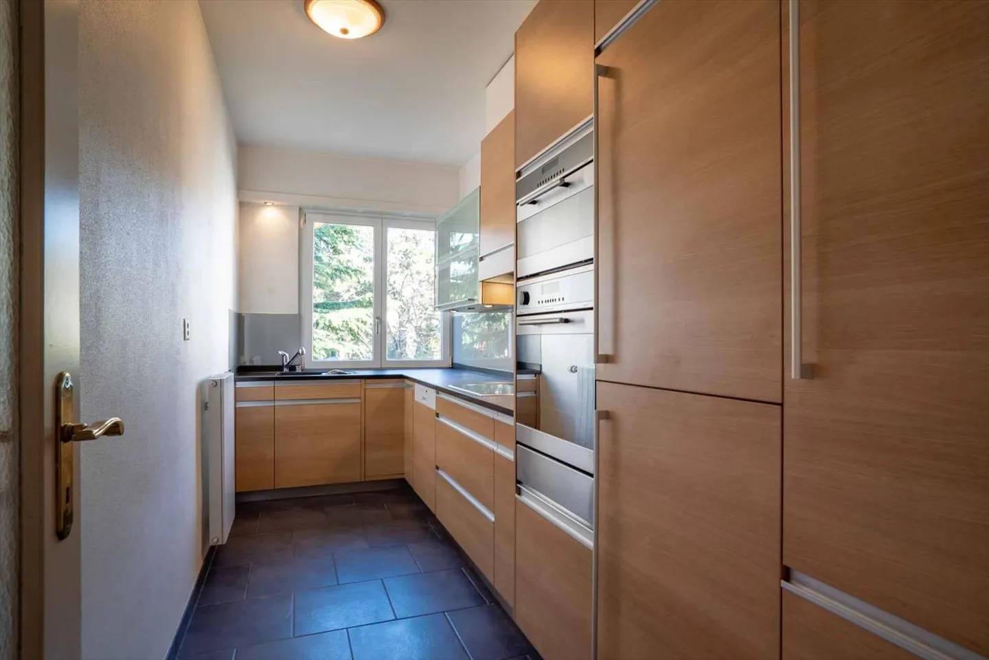 Bel appartement de 3,5 pièces avec vue sur le lac - Photo 7 sur 10