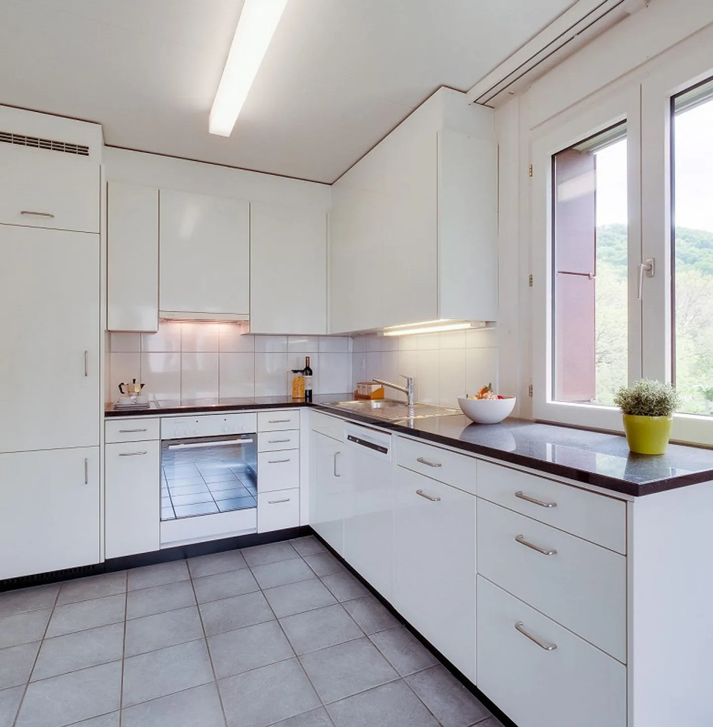 Attention Singles! - Photo 2 of 5