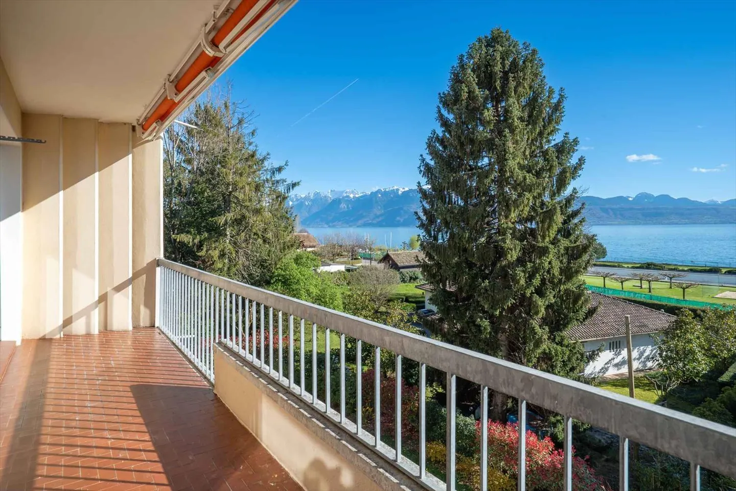 Bel appartement de 3,5 pièces avec vue sur le lac - Photo 9 sur 10