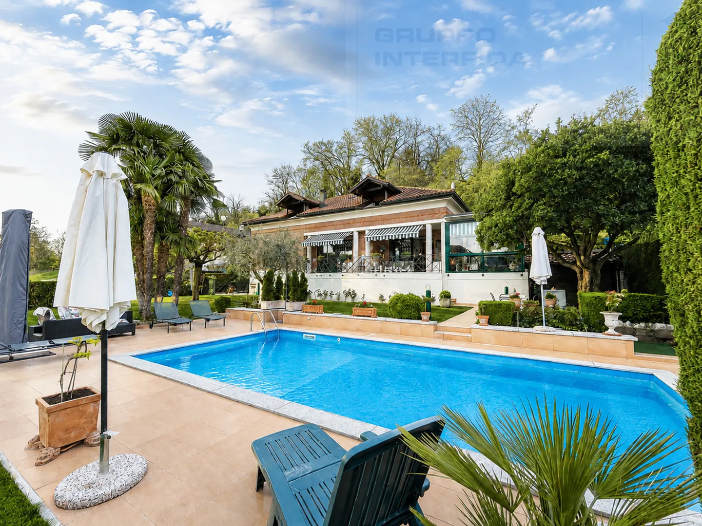 GROßE VILLA MIT POOL UND DEPENDANCE - Foto 1 von 20