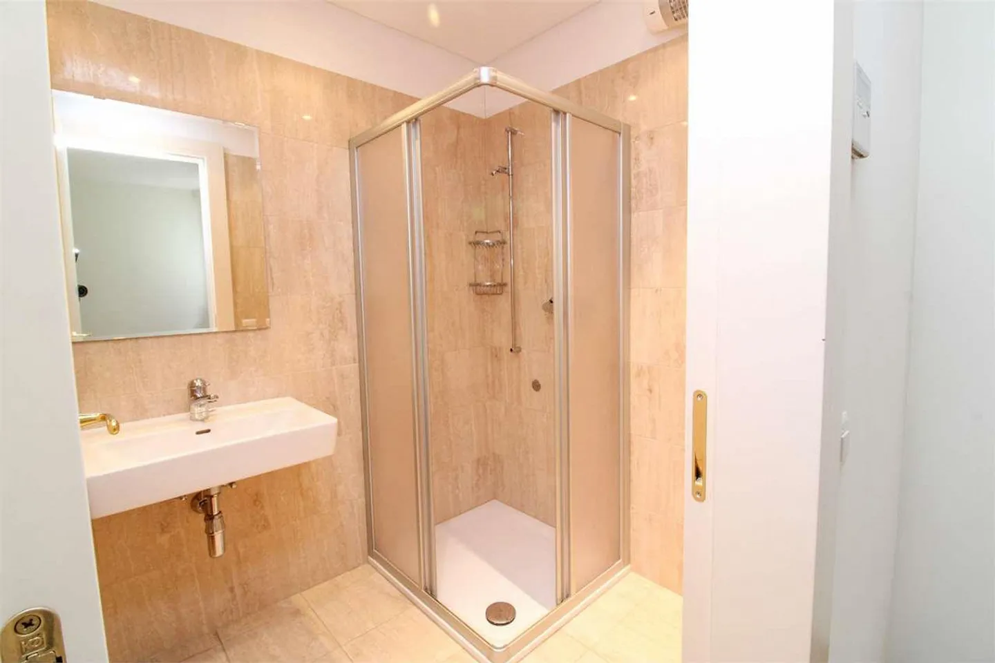 In der Stadtmitte 5,5 Zimmer mit Seeblick und Nebengebäude - Foto 9 von 13