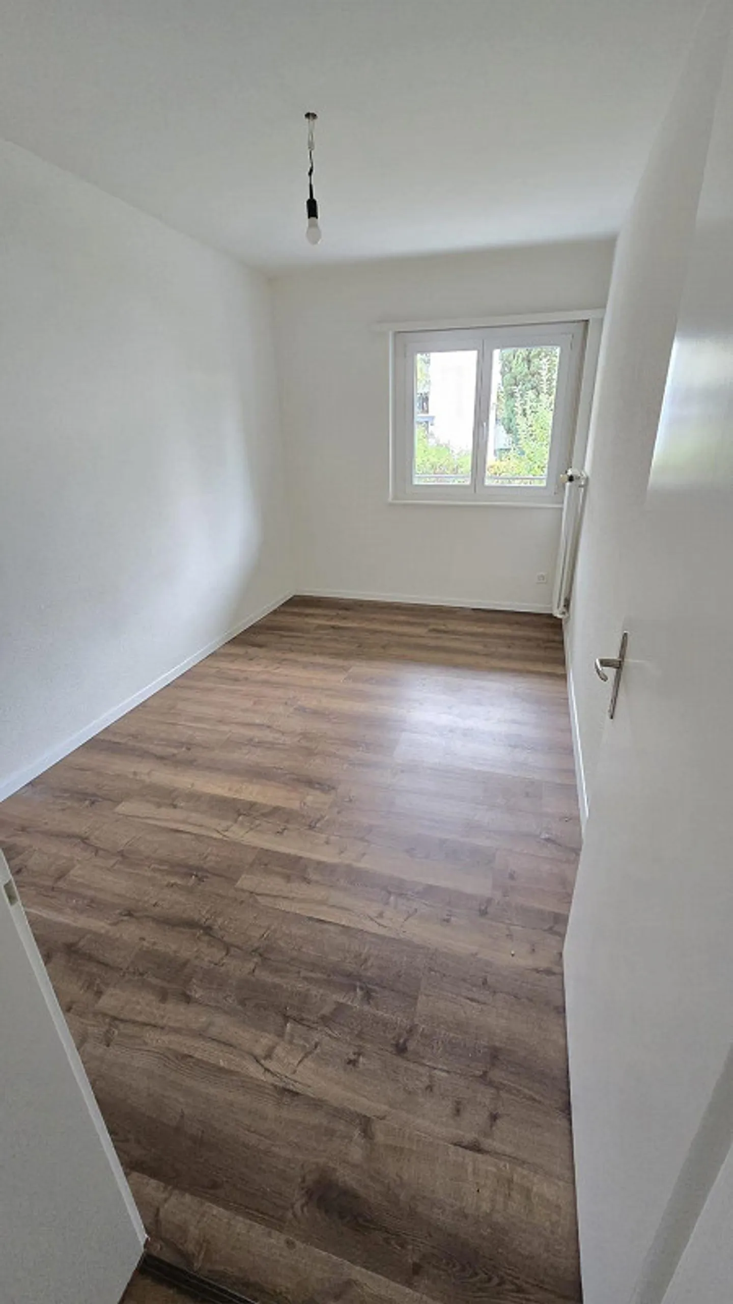 Appartement de 4,5 pièces au rez-de-chaussée, spacieux et fraîchement rénové, avec balcon - Photo 5 sur 12