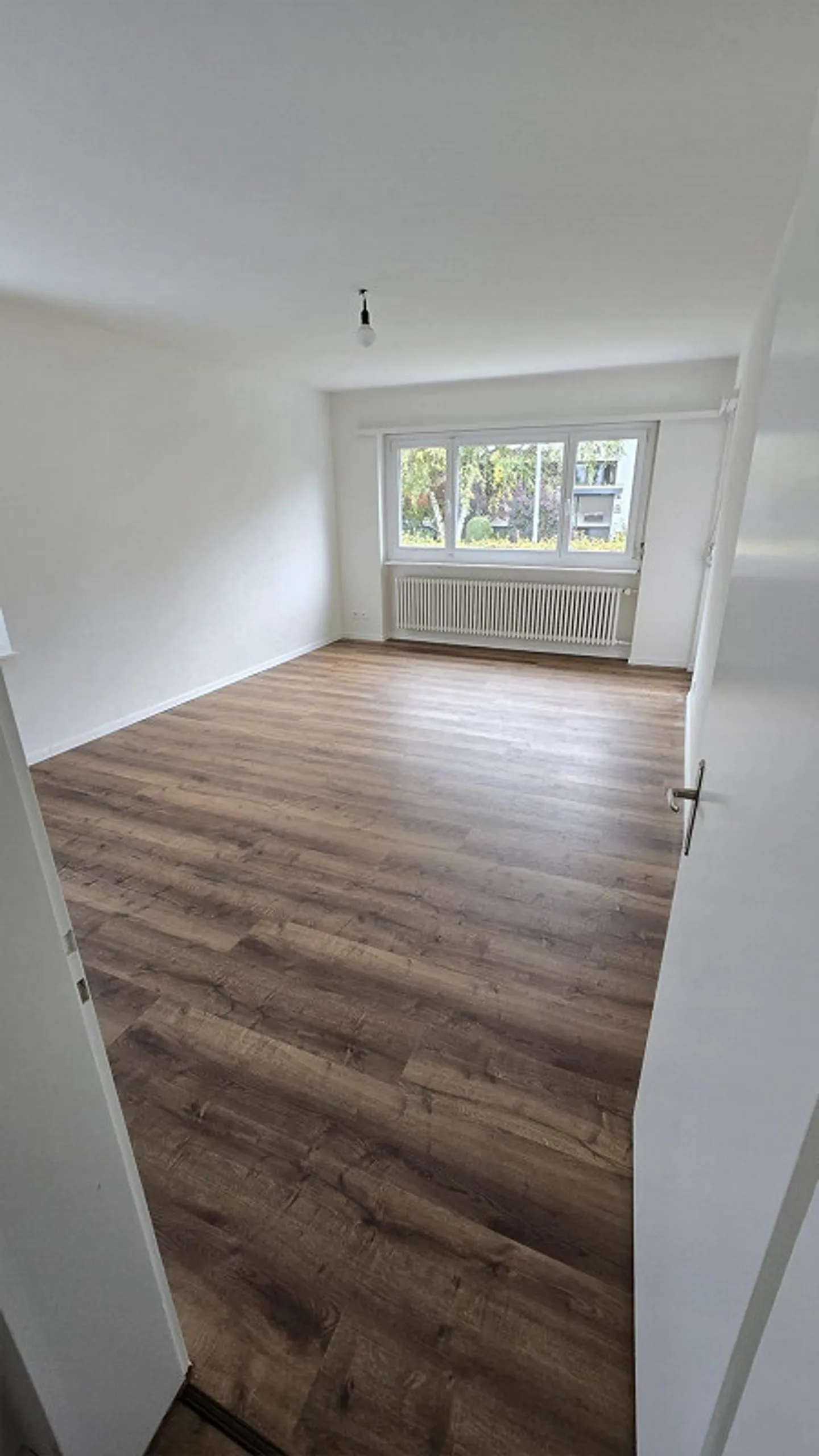 Appartement de 4,5 pièces au rez-de-chaussée, spacieux et fraîchement rénové, avec balcon - Photo 8 sur 12
