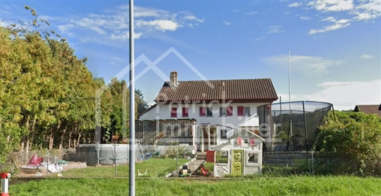 «Haus 4,5 + 1,5 Stück auf Baugrundstück in der Dorfzone» - Foto 1 von 2