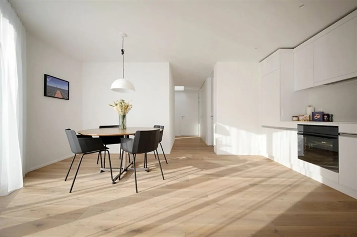 Spacious 2.5 Attic Apartment Furnished - Photo 2 of 11