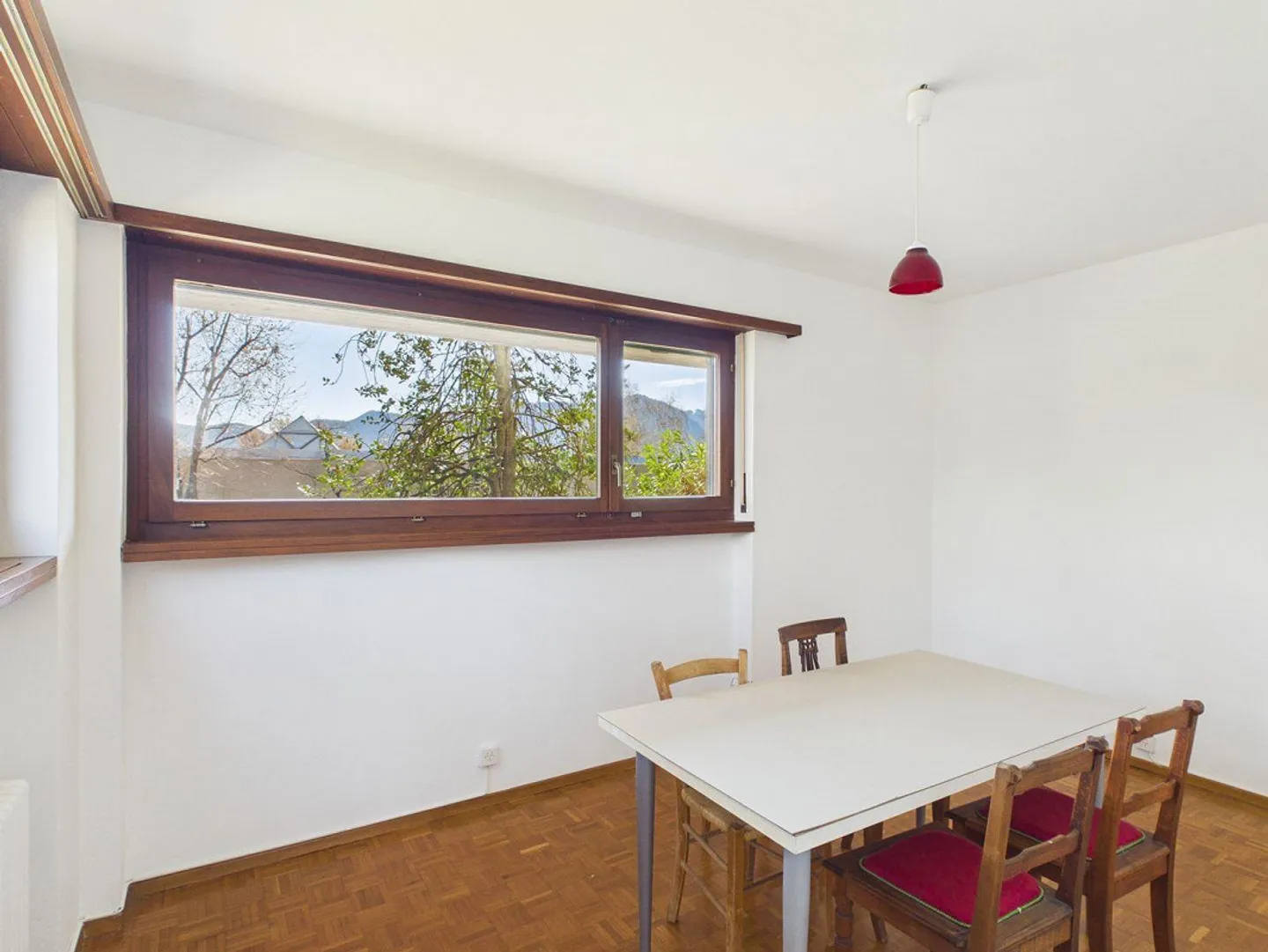 Opportunity to Enhance – 3.5 Rooms to Renovate - Photo 2 of 10