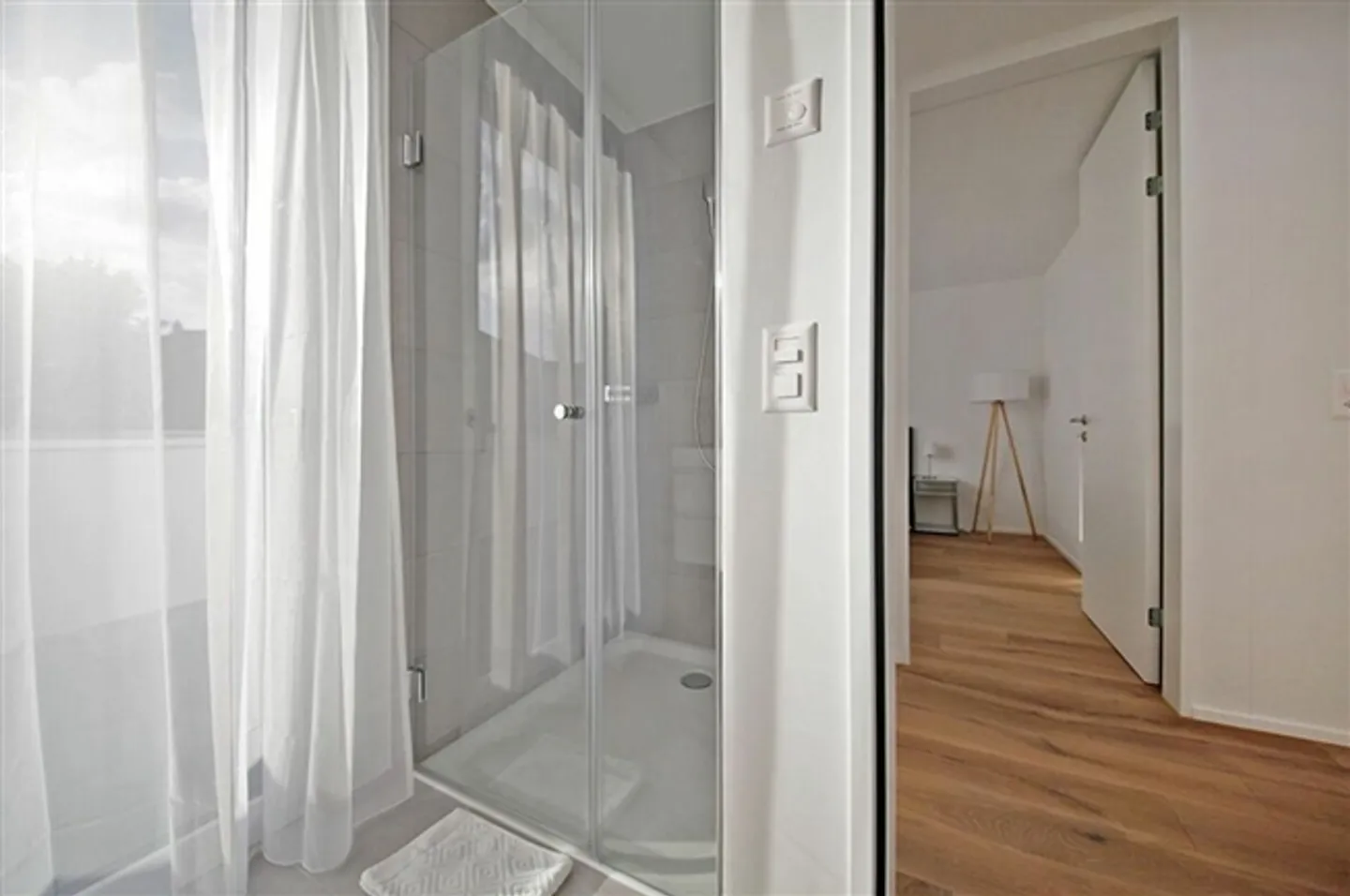 Spacious 2.5 Attic Apartment Furnished - Photo 8 of 11