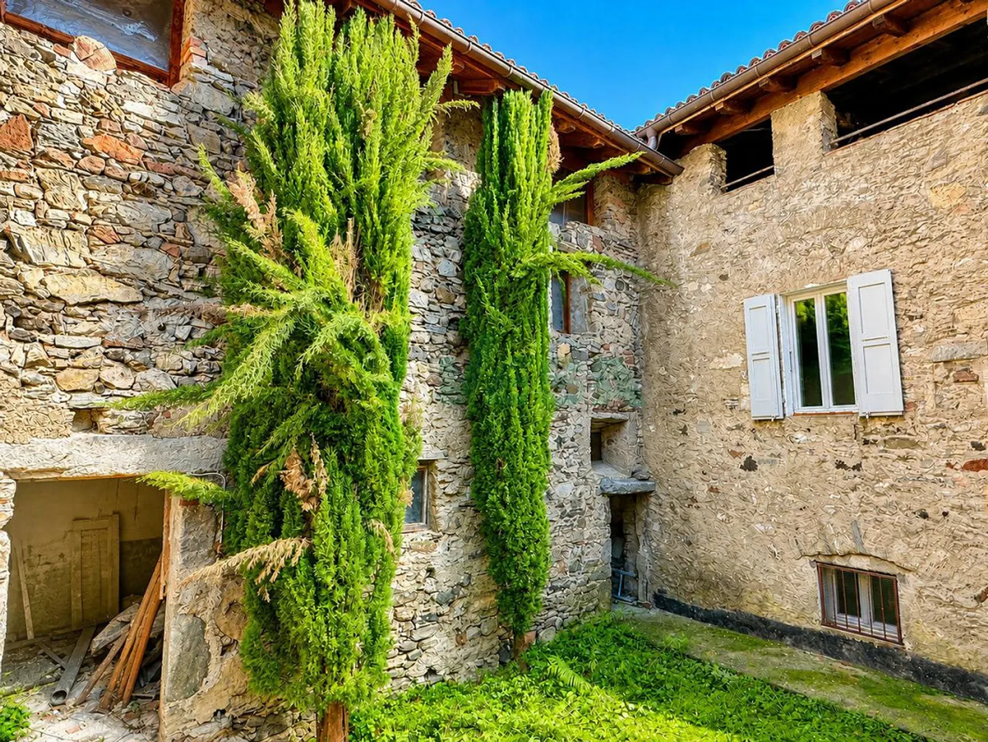Stunning property with ancient palace, rustic house and beautiful garden - Photo 7 of 15