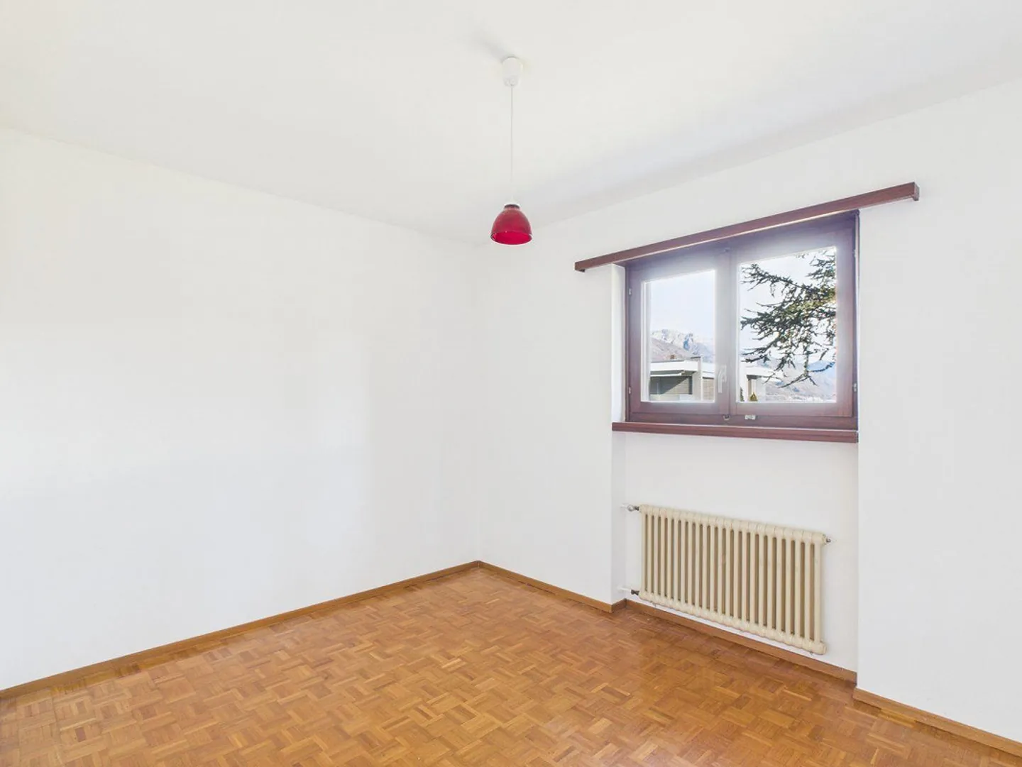 Opportunity to Enhance – 3.5 Rooms to Renovate - Photo 5 of 10