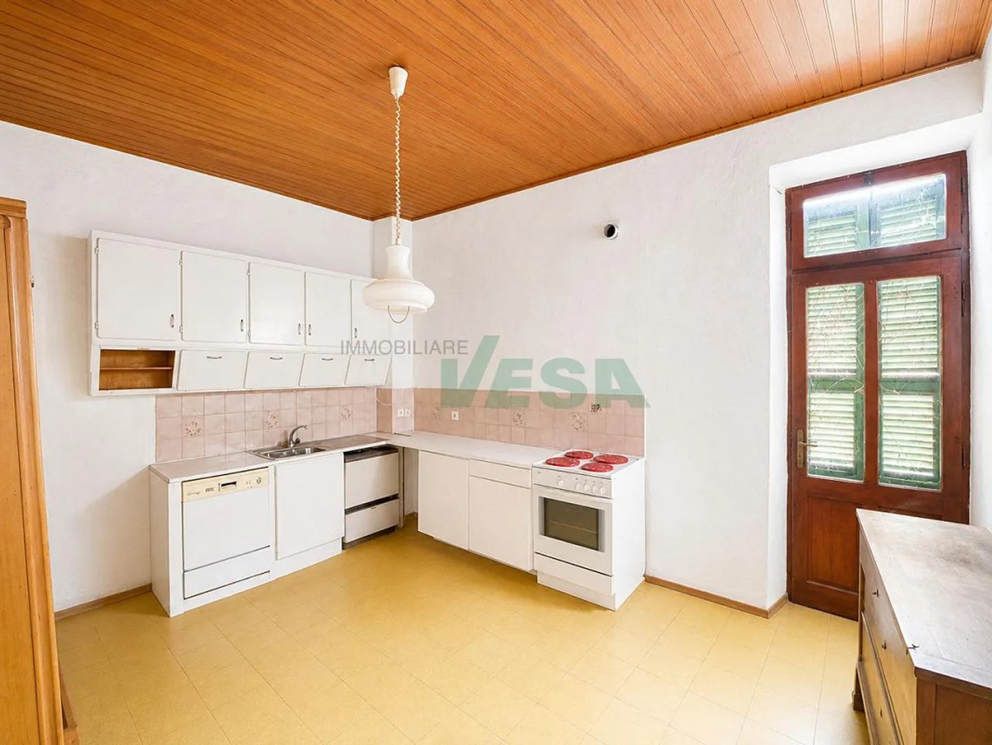 Stunning property with ancient palace, rustic house and beautiful garden - Photo 13 of 15