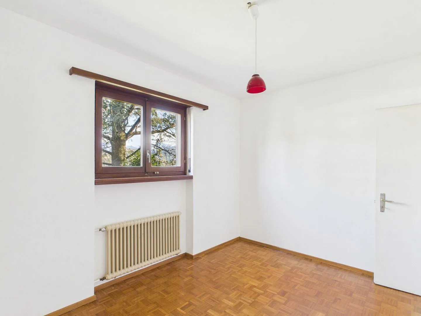 Opportunity to Enhance – 3.5 Rooms to Renovate - Photo 6 of 10