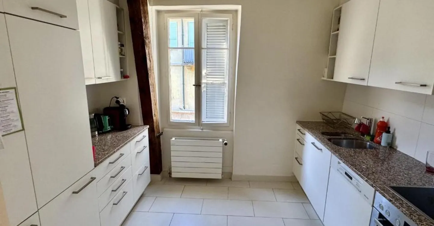 Grande duplex di 5,5 stanze con balcone nel cuore di Nyon - Foto 3 di 9