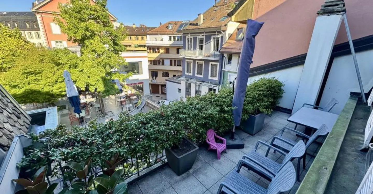 Grande duplex di 5,5 stanze con balcone nel cuore di Nyon - Foto 1 di 9
