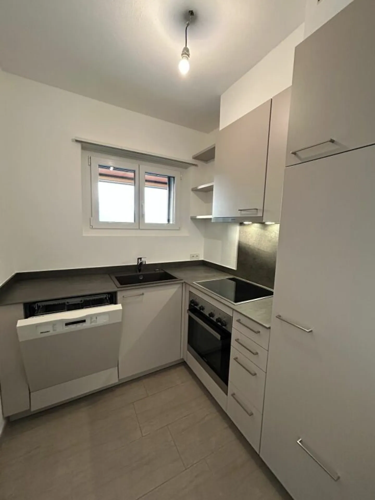 Spacious 2.5-room apartment - Second floor - Photo 1 of 17