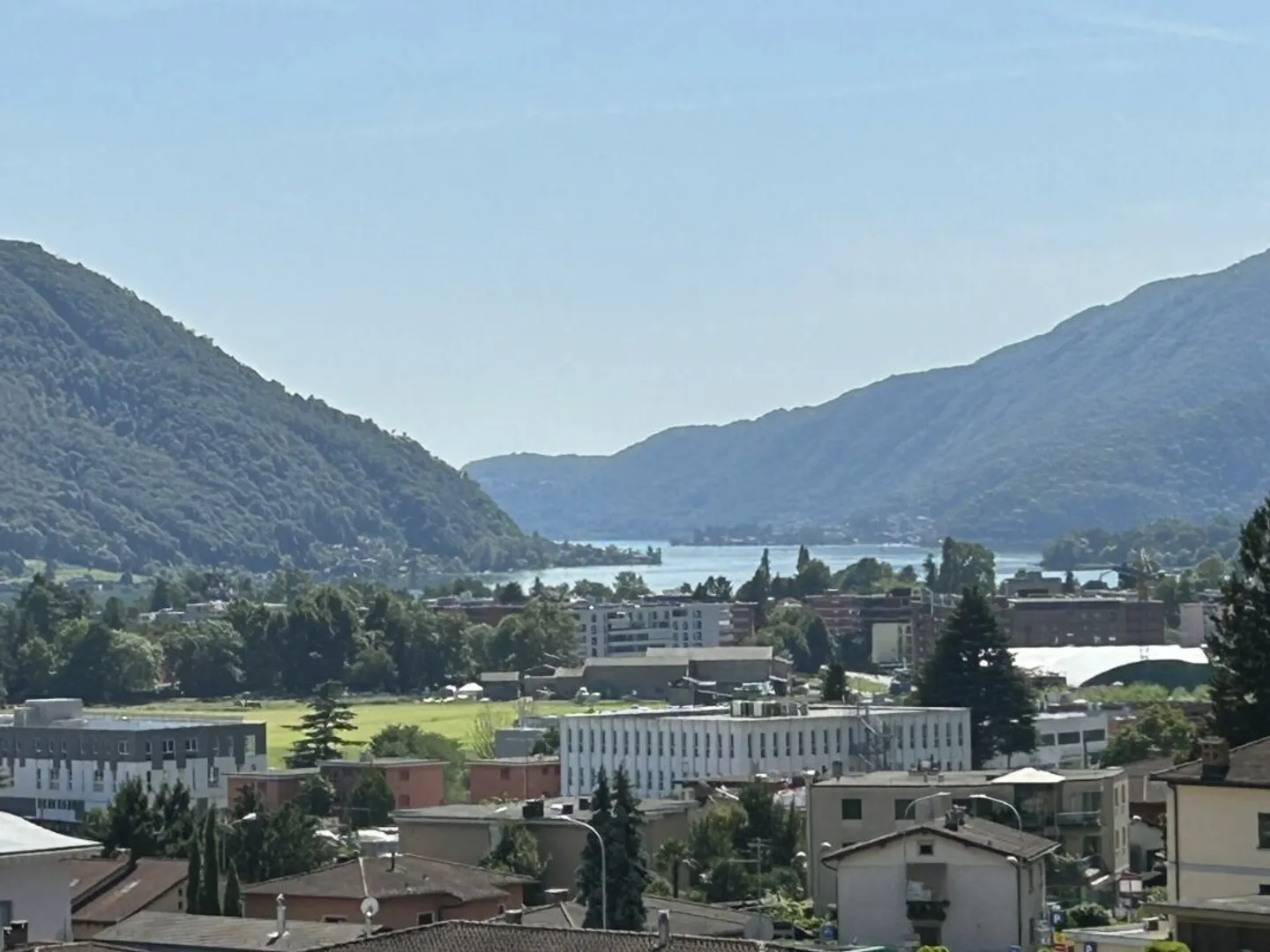 Spacious 2.5-room apartment - Second floor - Photo 2 of 17