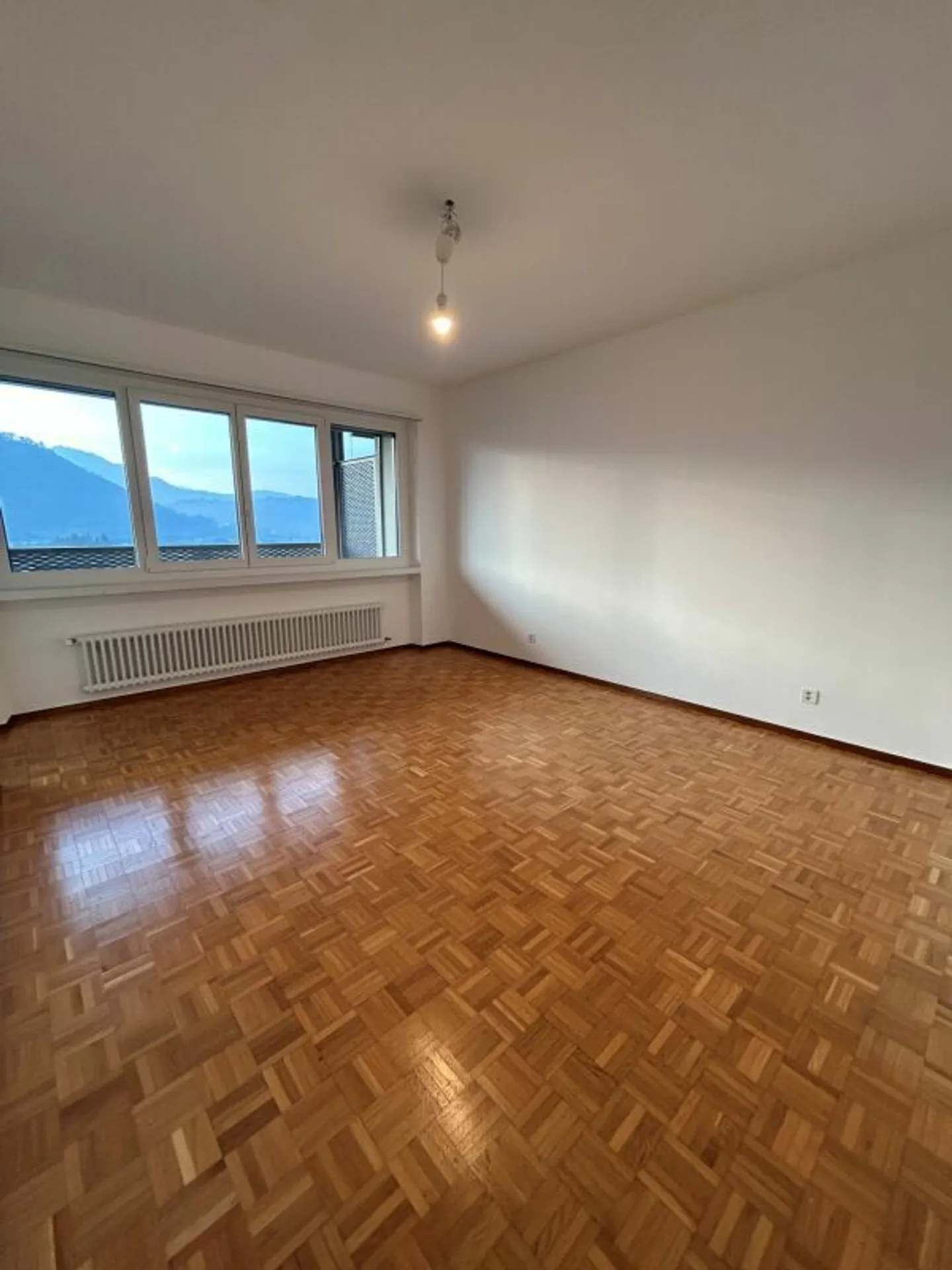 Spacious 2.5-room apartment - Second floor - Photo 10 of 17