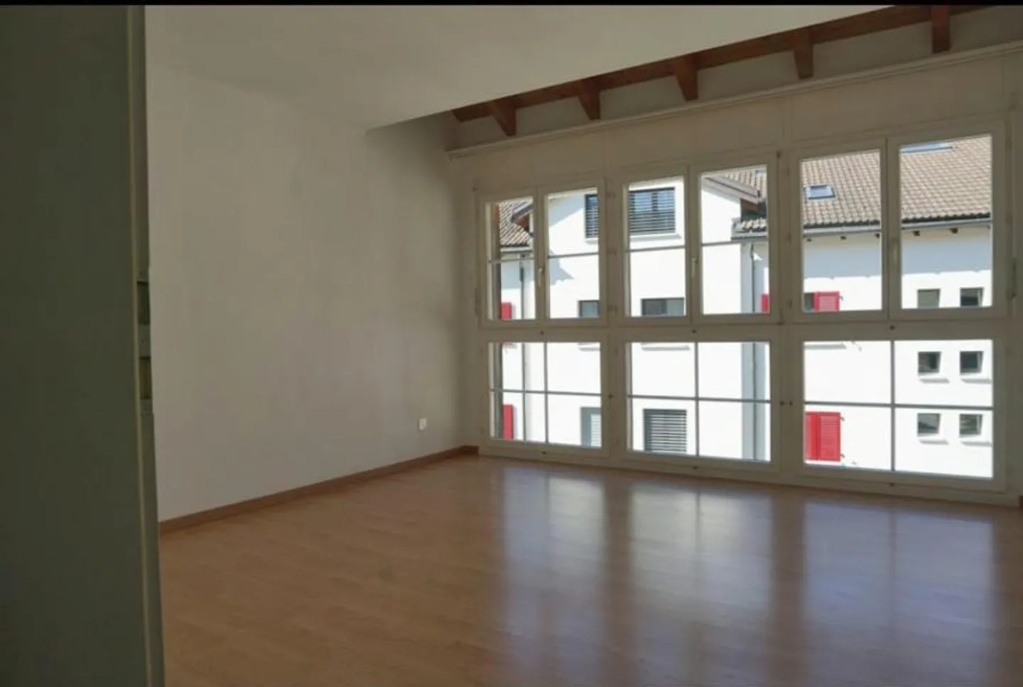 Sunny, Quiet 5.5-Room Penthouse Apartment - Photo 10 of 18